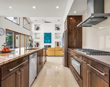 10027 Hillsdale Lane - Photo Thumbnail 7