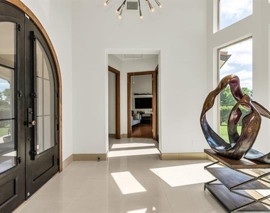 10027 Hillsdale Lane - Photo Thumbnail 4
