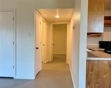 218 N 6th Street - Photo Thumbnail 6