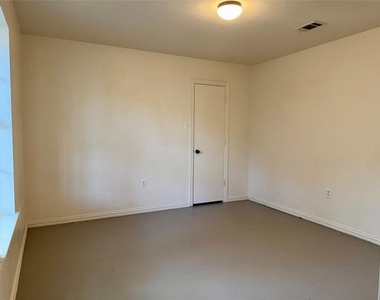 218 N 6th Street - Photo Thumbnail 10