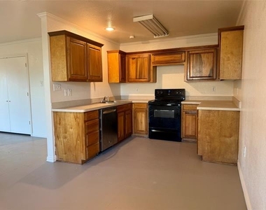 218 N 6th Street - Photo Thumbnail 5