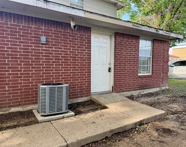 218 N 6th Street - Photo Thumbnail 1