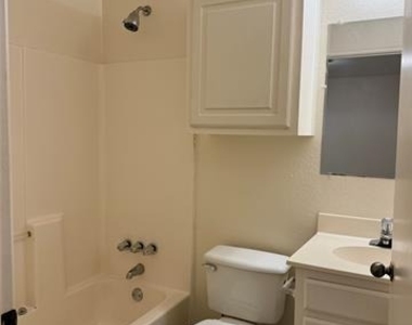 218 N 6th Street - Photo Thumbnail 9