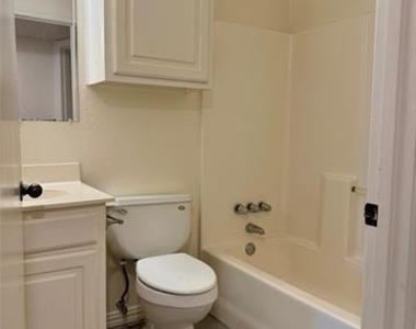 218 N 6th Street - Photo Thumbnail 7
