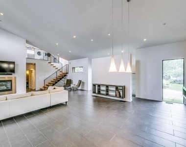 919 Knott Place - Photo Thumbnail 6
