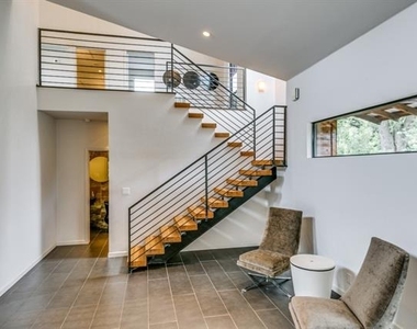 919 Knott Place - Photo Thumbnail 3