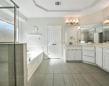 11908 Vista Meadow Lane - Photo Thumbnail 16