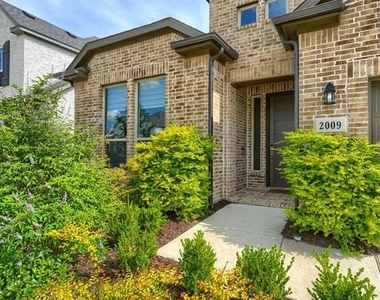 2009 Brookhurst Street - Photo Thumbnail 3