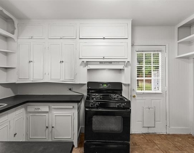 301 Maple Street - Photo Thumbnail 6