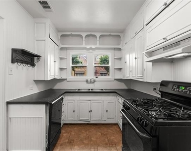 301 Maple Street - Photo Thumbnail 7