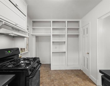 301 Maple Street - Photo Thumbnail 8