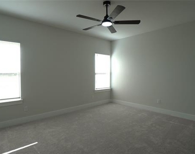 1374 Chisos Way - Photo Thumbnail 12