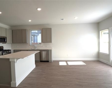 1374 Chisos Way - Photo Thumbnail 11