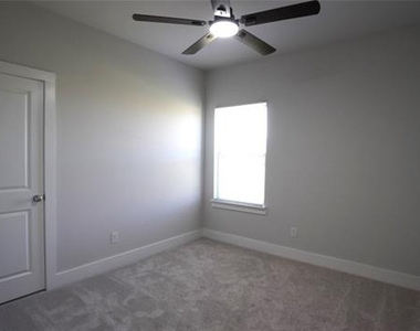 1374 Chisos Way - Photo Thumbnail 18