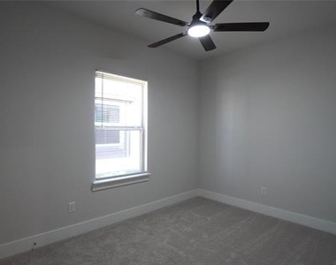 1374 Chisos Way - Photo Thumbnail 20