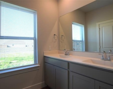 1374 Chisos Way - Photo Thumbnail 14