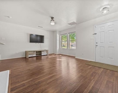 3912 San Lucas Lane - Photo Thumbnail 3