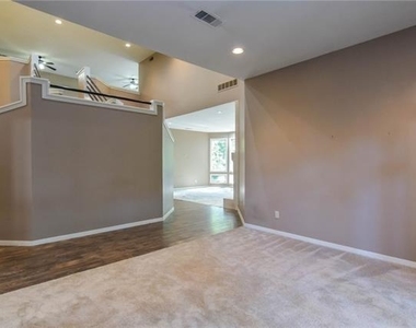 1113 Shady Oaks Circle - Photo Thumbnail 23