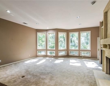 1113 Shady Oaks Circle - Photo Thumbnail 10