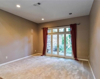 1113 Shady Oaks Circle - Photo Thumbnail 22
