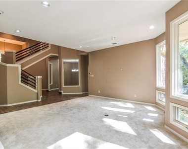 1113 Shady Oaks Circle - Photo Thumbnail 21