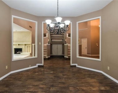 1113 Shady Oaks Circle - Photo Thumbnail 9