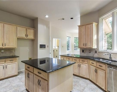 1113 Shady Oaks Circle - Photo Thumbnail 6