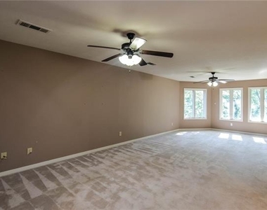 1113 Shady Oaks Circle - Photo Thumbnail 16