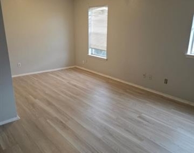 5510 Brookview Court - Photo Thumbnail 4