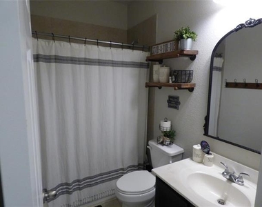 7416 Boat Wind Road - Photo Thumbnail 15