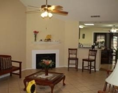 112 E Denton Drive - Photo Thumbnail 3