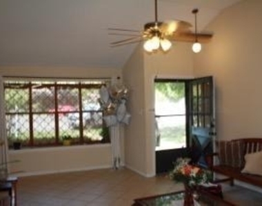 112 E Denton Drive - Photo Thumbnail 1