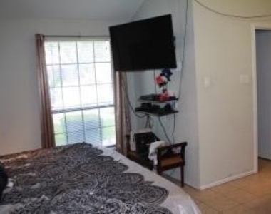 112 E Denton Drive - Photo Thumbnail 5