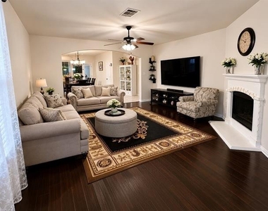 10200 Bennet Drive - Photo Thumbnail 3
