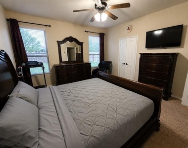 10200 Bennet Drive - Photo Thumbnail 12
