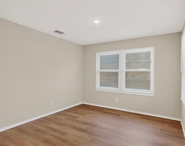 2506 Hillsboro Avenue - Photo Thumbnail 7