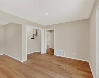 2506 Hillsboro Avenue - Photo Thumbnail 8