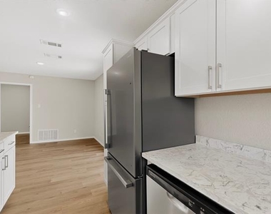 2506 Hillsboro Avenue - Photo Thumbnail 14