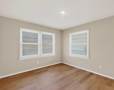 2506 Hillsboro Avenue - Photo Thumbnail 6