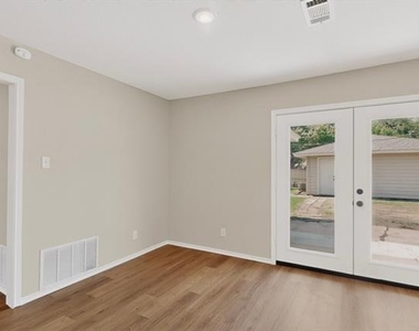 2506 Hillsboro Avenue - Photo Thumbnail 9