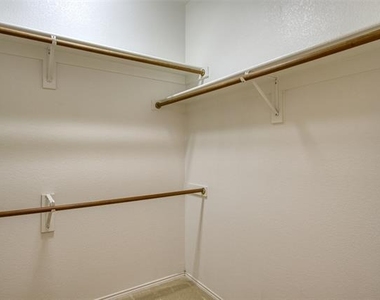 3408 Paradise Valley Drive - Photo Thumbnail 11