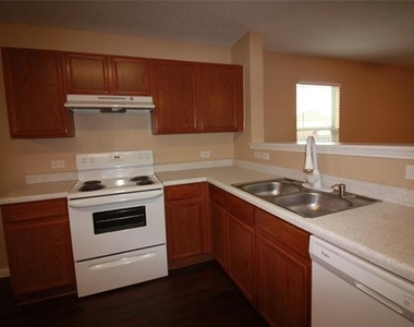 6908 Meadow Way Lane - Photo Thumbnail 5