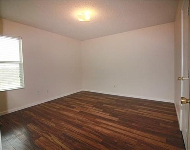 6908 Meadow Way Lane - Photo Thumbnail 11