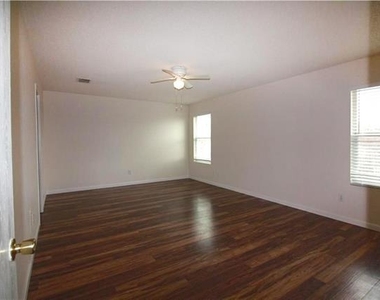 6908 Meadow Way Lane - Photo Thumbnail 6