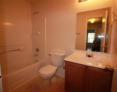6908 Meadow Way Lane - Photo Thumbnail 13