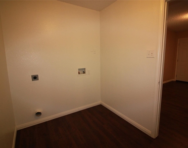 6908 Meadow Way Lane - Photo Thumbnail 19