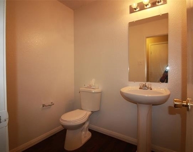6908 Meadow Way Lane - Photo Thumbnail 14