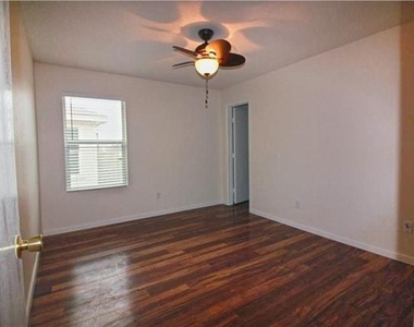 6908 Meadow Way Lane - Photo Thumbnail 10