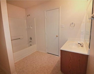 6908 Meadow Way Lane - Photo Thumbnail 7