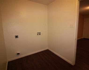 6908 Meadow Way Lane - Photo Thumbnail 15